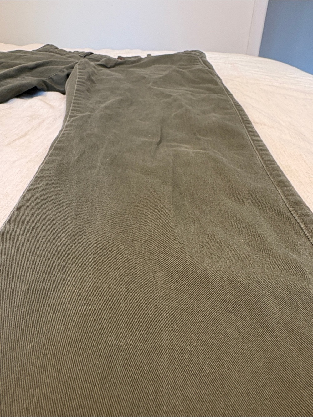 J Crew Slim, Flex Fit Chino in Olive Green. Size 33x32 - Picture 2 of 5